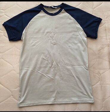 Köynəklər: Kişi Paltarları Satılır. 1 şəkil: razmer 44-46 (S-M); 8 AZN. 2 şəkil -da lalafo.az — 6 Köynəklər: Kişi Paltarları Satılır. 1 şəkil: razmer 44-46 (S-M); 8 AZN. 2 şəkil — 6