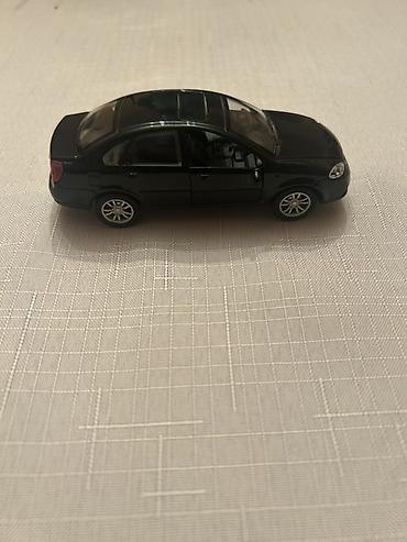 dəmir oyuncaq maşın: Qara rəngli metal oyuncaq sedan model avtomobil - Realistik sedan — 4