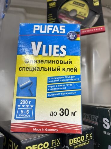 Лампочки: Клей PUFAS VLIES, предназначенный для флизелиновых обоев. В составе