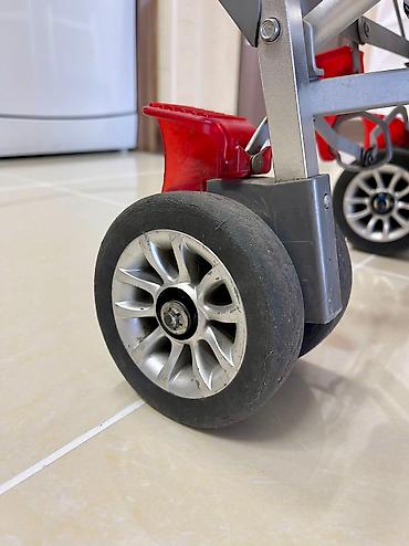 Коляски: Коляска премиум сегмента. Коляска-трость Maclaren BMW – это — 13