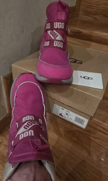 Gležnjače: Gležnjače, UGG, 37 — 8