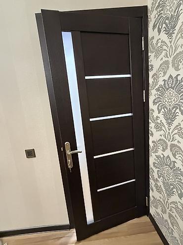 Yataq otağı üçün İşlənmiş Otaq qapısı Plintus ilə, Ünvandan götürmə