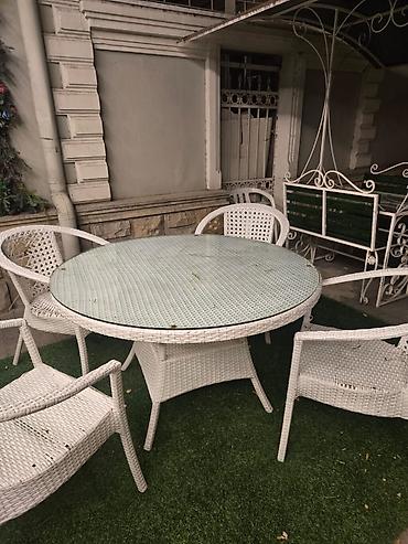 Masa + 2stul birlikde 350 azn satilir‼️unvan azadliq sekine