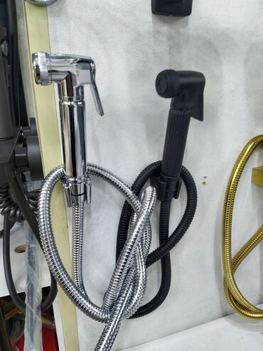 терезе пластик: Tualet üçün gigiyenik duş dəsti - 2 variant: xrom metal başlıq və