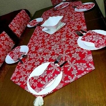 Posteljina: 🎅🤶NOVOGODISNJI SET 🎅🤶 Set za 4 osobe Cena je 2.700 dinara Set za 6 — 7