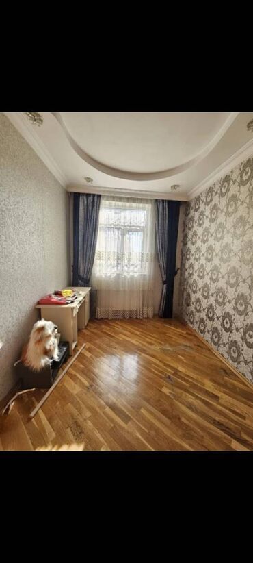 Uzunmüddətli kirayə mənzillər: İcarəyə verilir.5 otaqlı tam təmirli həyət evi/bağ evi.Umumi sahəsi — 9