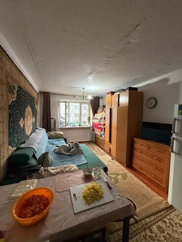 аренда под салон: 1 комната, 18 м², Общежитие и гостиничного типа, 4 этаж, Старый ремонт