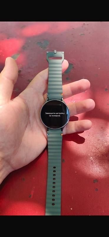 Aksesuarlar: Samsung Galaxy Watch7 (44mm LTE -eSİM) – Yaşıl rəng Üzerinde bandlar — 1