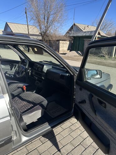 Volkswagen: Volkswagen Jetta: 1988 г., 1.8 л, Механика, Бензин — 12