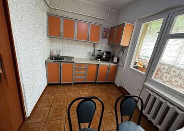 квартира с подселением для семейных: 2 комнаты, 53 м², 106 серия, 1 этаж, Евроремонт