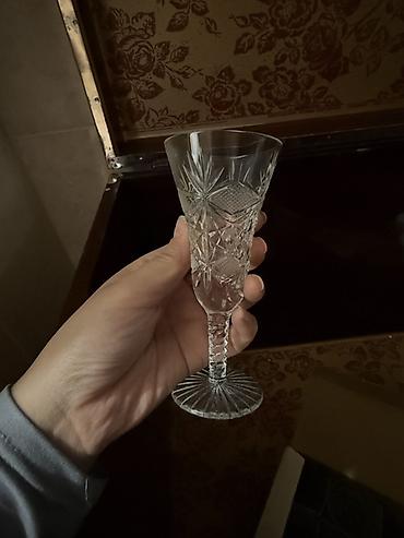 Хрустальная рюмка на ножке 5 шт - Материал: прозрачный at lalafo.kg Хрустальная рюмка на ножке 5 шт - Материал: прозрачный
