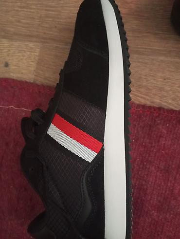 спортивный жилет: Мужские кроссовки, 40, Tommy Hilfiger, Новый, цвет - Черный — 1