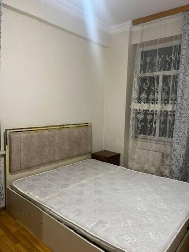 Masa və oturacaq dəstləri: Taxt satılır 220 azn. Matrası və bazası var.Az istifadə