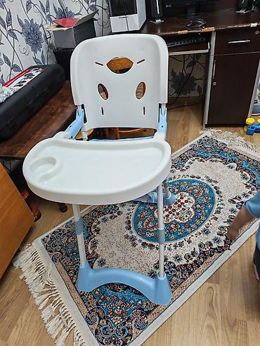 Yemək masaları, oturacaqları: Uşaq yemək stulu - Rəng: ağ-göy - Material: möhkəm plastik oturacaq — 1