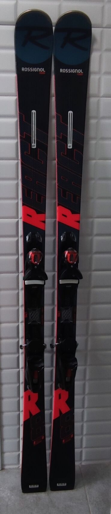 спортивные принадлежности: Rossignol, Для подготовленных склонов, С креплениями