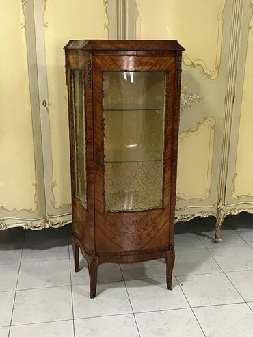prodaja komoda i vitrina: Stilska vitrina Luj XV (intarzija) 🪑✨ Vitrina u dobrom stanju. 🏠