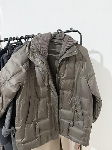 Пуховики и зимние куртки: Курткалар сатылат б/у бирок бир эки жолу кийилген. Кара куртка женский — 7