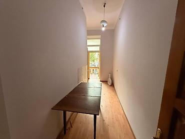 kiraye ev koroglu: İcarəyə verilir 1 otaqlı köhnə tikili 40 m², Nəsimi r. 700 AZN/ay 1 — 5