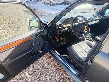 Mercedes-Benz: Mercedes-Benz W124: 1993 г., 2 л, Механика, Бензин, Универсал — 8