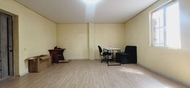 Офисы: Сдаю Офис, 35 м², В бизнес центре, 1 линия