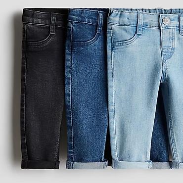 stringer alt geyimi: Uşaq cins şalvarı – qara rəng
Ölçü 74/80
H&M — 6