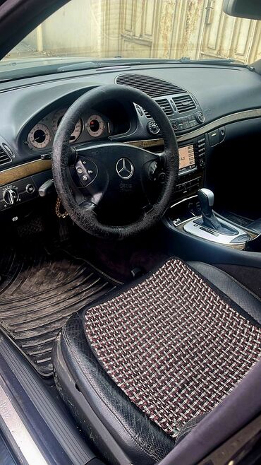 Mercedes-Benz: Mercedes-Benz E-Class: 2.7 l | 2002 il Sedan — 9