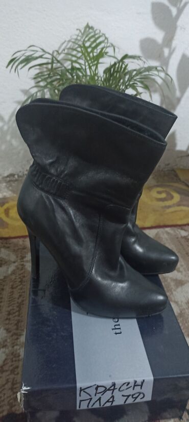 Женская обувь: Ботинки и ботильоны 35, цвет - Черный