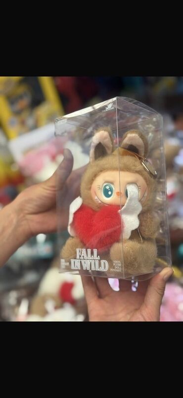 большие мягкие игрушки: Милая плюшевая игрушка Labubu в виде кролика в костюме с сердечком