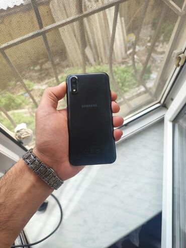 Samsung: Samsung Galaxy A01, 16 GB, rəng - Qara, Düyməli, Sensor, İki sim kartlı
