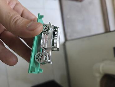Kolleksiya üçün retro avtomobil modelinin miniatürü - Tip: Vitajin