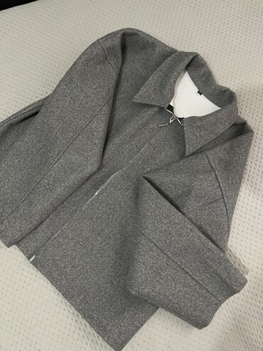 Демисезонные куртки: Два верхних изделия. 1) Стеганое пальто/куртка: - Цвет — 3