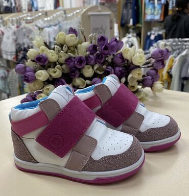 обувь рабочий: Детские кроссовки/ботинки для девочки от фирмы Pappix. Надели один