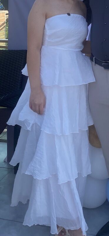 sifon koynekler: Ağ rəngli uzun qadın donu - Model: strapless (qol və çiyin hissəsiz)