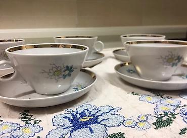 Наборы посуды: ДУЛЁВО! 2 сервиза! Сервантное хранение! В горошек-5 чашек+6 блюдец — 7