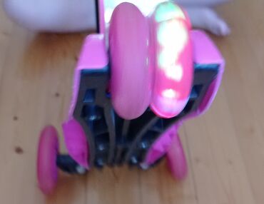 Samokatlar: Sukuter satılır Qiymäti 20 manata rängi çährayı qiz uşaĝi üçün -da lalafo.az — 9 Samokatlar: Sukuter satılır Qiymäti 20 manata rängi çährayı qiz uşaĝi üçün — 9