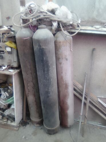 Газовые баллоны: Продаю кисбаллоны и газ баллоны трубы уголок арматура
