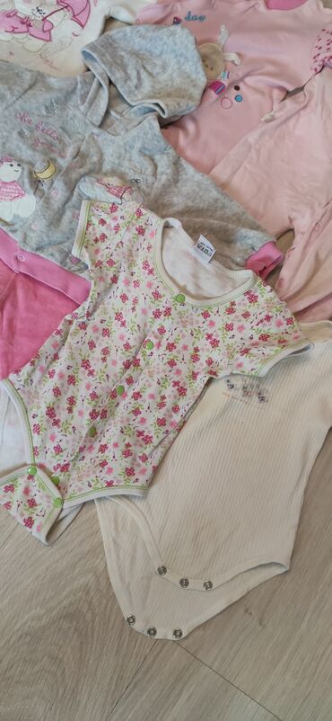 штанишки на девочку: Продаются детские вещи на девочку 3-9 месяца. В комплект входят теплый