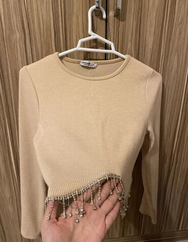 Futbolka və maykalar: Koftanın ölçülər 38-M. L-40 Bədənlərə uyğundu. Materalı əla təzə — 2