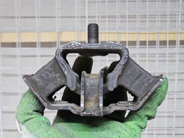 Подушки коробки передач: Подушка коробки передач Mercedes-Benz 1990 г., Б/у, Оригинал, Германия — 9