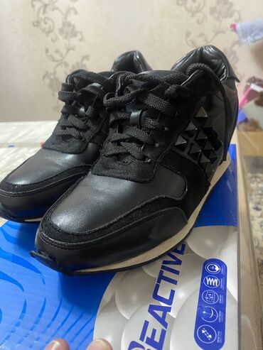 черные босоножки размер 37: Кроссовки и спортивная обувь