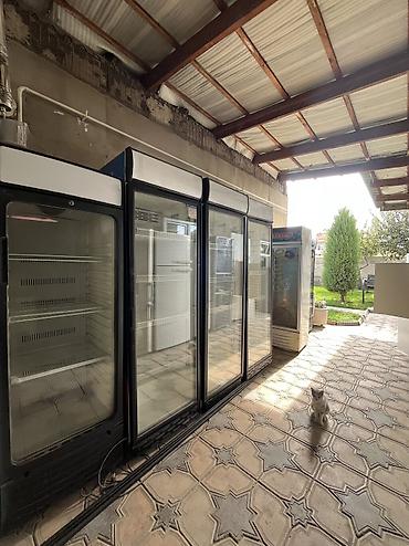 Витринный холодильник фирменный 2.10метр отлично работает,большой