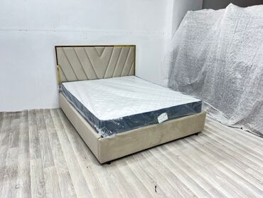 Ортопедические матрасы: Двуспальная кровать с мягким изголовьем Роял Дрим. Изголовье имеет