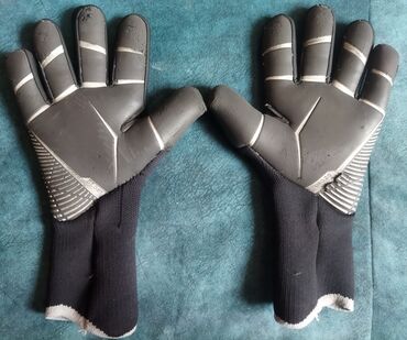 вещи для спорта: Вратарьская форма и перчатки