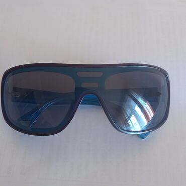 Eynəklər: Emporio Giorgio Armani şirkətinin qalxan formalı eynəyi. - 2011-ci -da lalafo.az — 19 Eynəklər: Emporio Giorgio Armani şirkətinin qalxan formalı eynəyi. - 2011-ci — 19