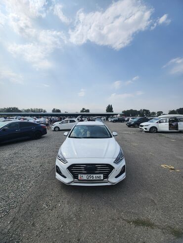 аванте машина: Белый седан Hyundai Sonata с установленным газобаллонным оборудованием