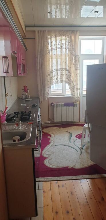 Uzunmüddətli kirayə mənzillər: Mənzil yalnız dövlət işində işləyən ailəyə kirayə verilir yəni stabil — 10