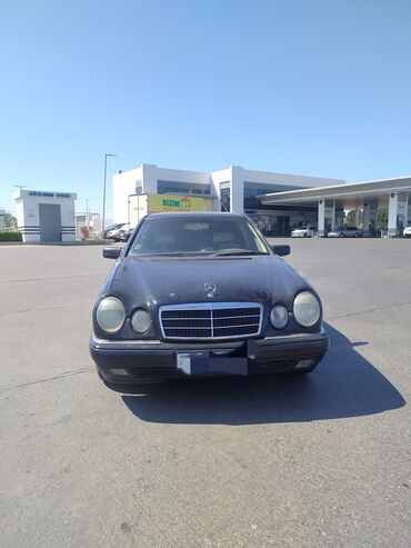 Mercedes-Benz E 230: 2.3 l | 1997 il Sedan