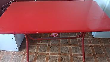 study table: Красный прямоугольный обеденный/кухонный стол. - Материал столешницы — 1