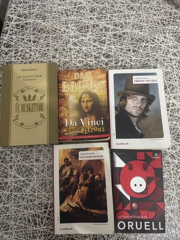 Kitablar, jurnallar, CD, DVD: Bədii Kitabların hər biri Azərbaycan dilindədi Üç muşketyor 5 manat Da