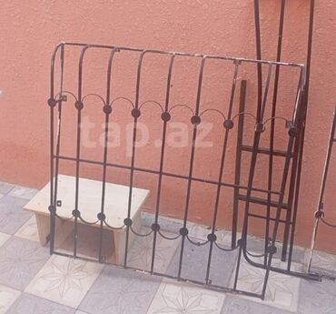 5 20 taxta qiymeti: •Pəncərə üçün dəmir barmaqlıqlar satılır.İki ədəddir.Biri böyük,biri